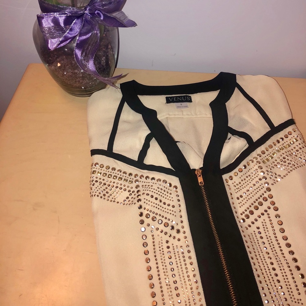 ✨ beautiful black and gold blouse ✨